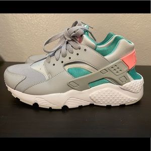 Grey, pink, and Teal Nike Huarache